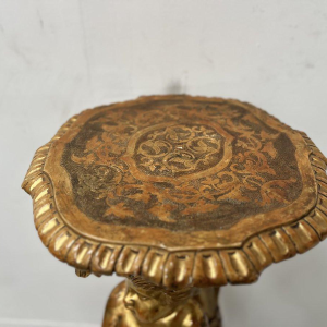 Colonne sellette de présentation en bois sculpté et doré, XIXᵉ siècle