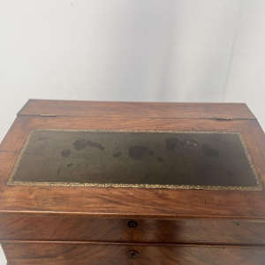 Antiek kartonnen bureau van een notaris, 19e eeuw.