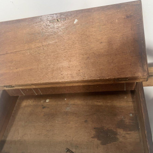 Antiek kartonnen bureau van een notaris, 19e eeuw.