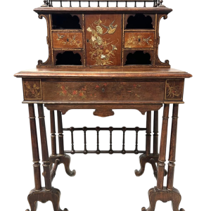 Houten bureau met meerdere niveaus, versierd in Japanse stijl met vogels en bloemen, eind 19e eeuw.