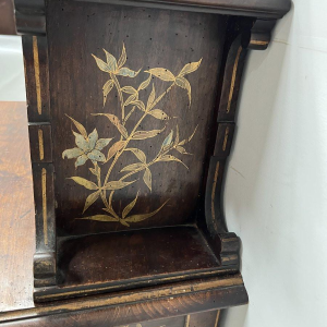Bureau à gradins en bois, décor japonisant d’oiseaux et de fleurs, fin XIXᵉ siècle