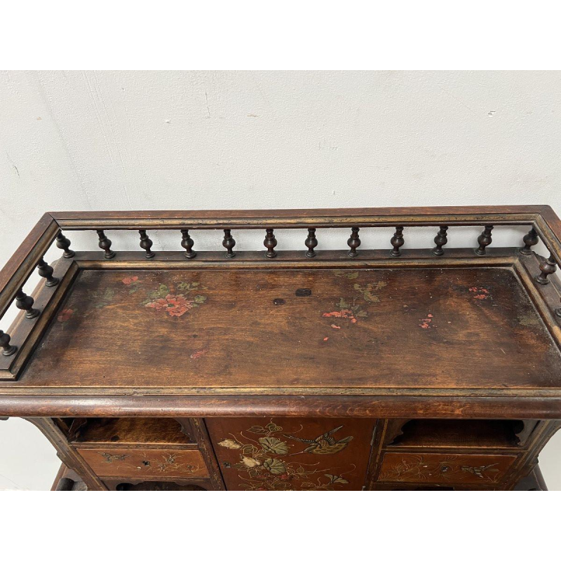 Houten bureau met meerdere niveaus, versierd in Japanse stijl met vogels en bloemen, eind 19e eeuw.