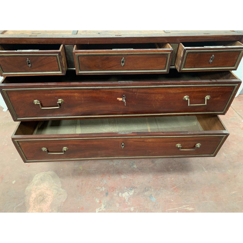 Commode de style Louis XVI en acajou, tablette marbre gris veiné, XIXᵉ siècle