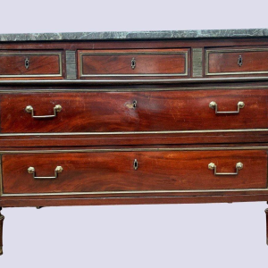 Commode de style Louis XVI en acajou, tablette marbre gris veiné, XIXᵉ siècle