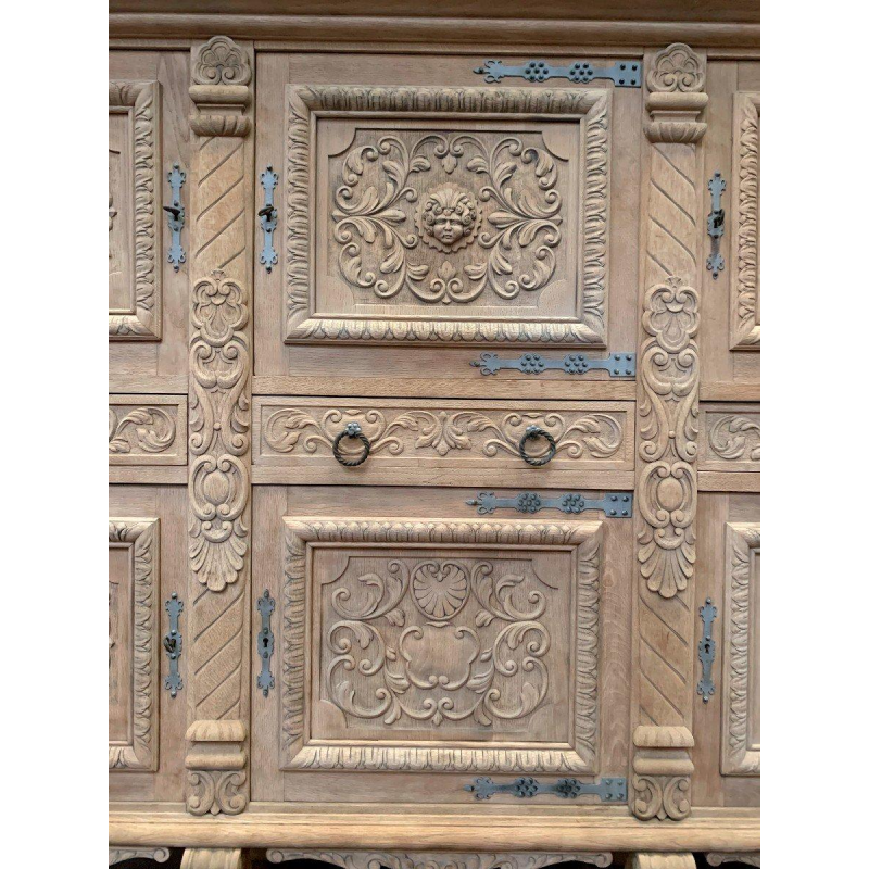 Dressoir van massief eikenhout in renaissancestijl, 20e eeuw