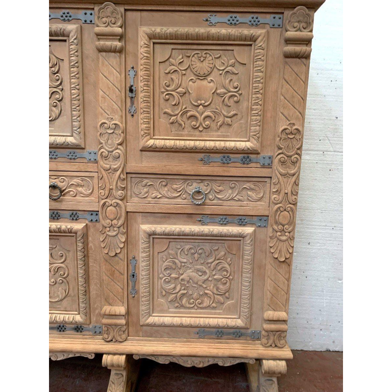 Dressoir van massief eikenhout in renaissancestijl, 20e eeuw