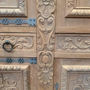 Dressoir van massief eikenhout in renaissancestijl, 20e eeuw