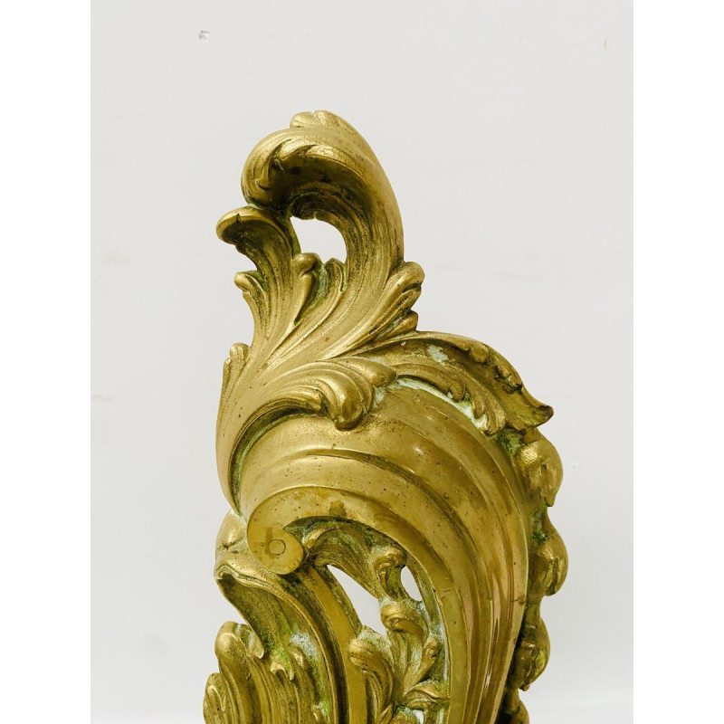 Chenet de style Louis XV en bronze ciselé, XX siècle