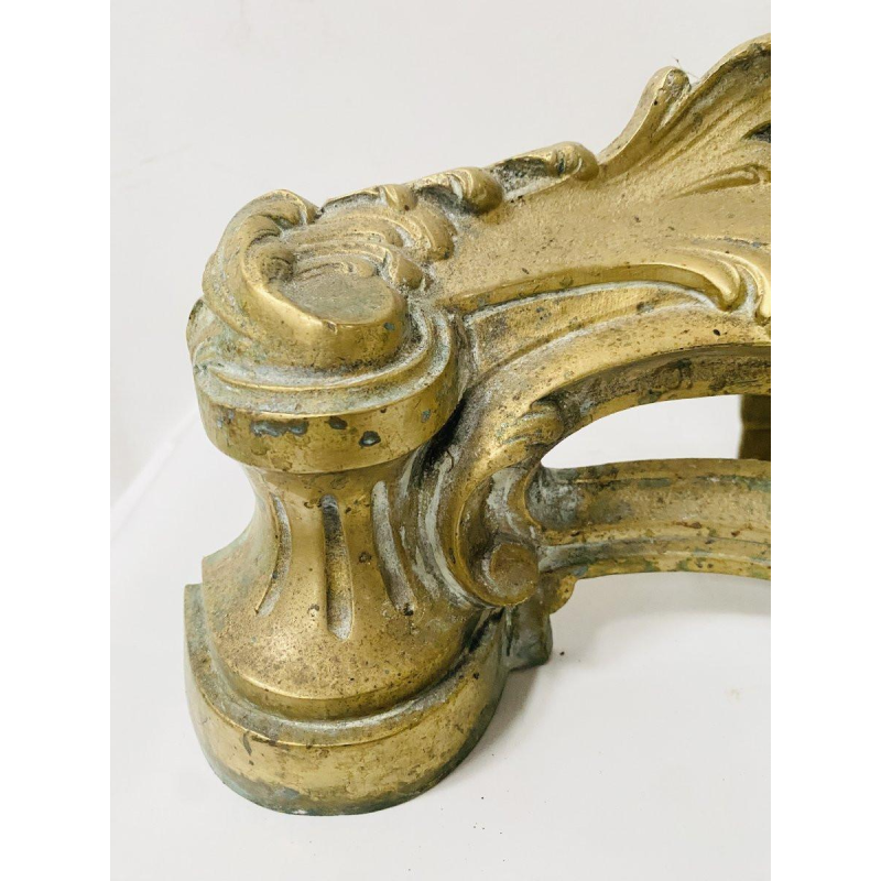 Chenet de style Louis XV en bronze ciselé, XX siècle