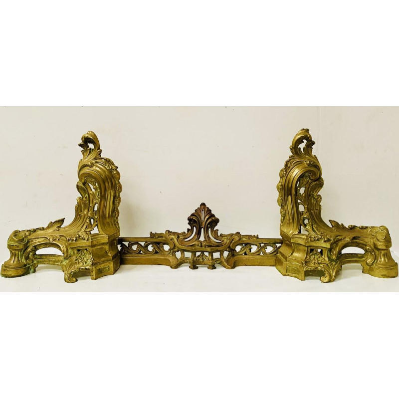 Chenet de style Louis XV en bronze ciselé, XX siècle