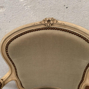 Paire de cabriolets de style Louis XV en hêtre patiné, XXᵉ siècle