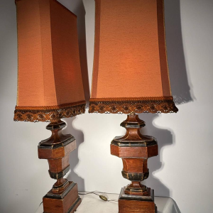 Pair of large Italian lamps in turned and patinated wood - Italy, circa 1950-1960