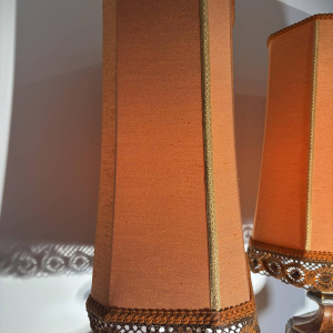 Pair of large Italian lamps in turned and patinated wood - Italy, circa 1950-1960