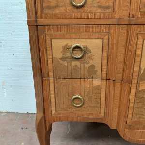 Commode à ressaut central de style Transition, bois d’amarante bois de rose, XXᵉ siècle