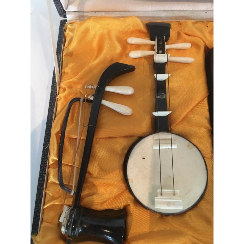 Set of 8 miniature musical instruments, collector's item, 20th century