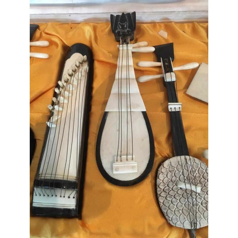 Set of 8 miniature musical instruments, collector's item, 20th century