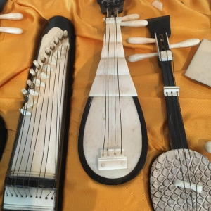 Set of 8 miniature musical instruments, collector's item, 20th century