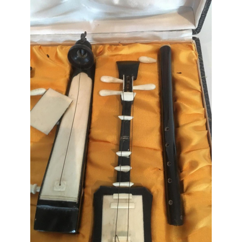 Set van 8 miniatuur muziekinstrumenten, verzamelobject, 20e eeuw