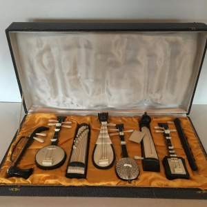 Set of 8 miniature musical instruments, collector's item, 20th century