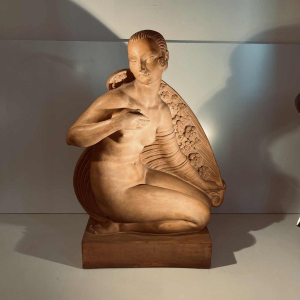 JOE DESCOMPS CORMIER 'Femme nue agenouillée au drapé“ sculpture Art Déco en terre cuite, ca 1910