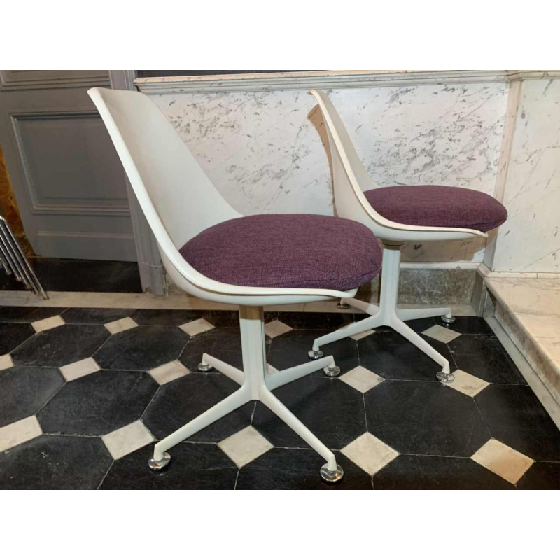 MAURICE BURKE voor ARKANA, paar witte draaistoelen " Tulip " glasvezel, ca 1960