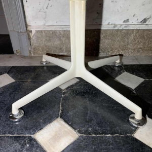 MAURICE BURKE pour ARKANA, Paire de chaises " Tulipe " pivotantes, 1960