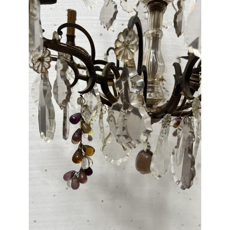 Lustre de style Louis XV à pendeloques et fruits en verre coloré, XX siècle