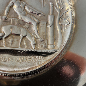 Fernand LEVILLAIN, oprichter van Barbedienne, verguld bronzen schaal op voet, 19e eeuw