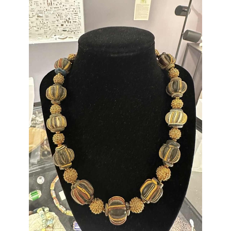 Rare collier de perles afghanes datant d'entre le IXe et le XIIe s