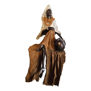 Adama Gandema 'Femme au puit' sculpture bronze cire perdue