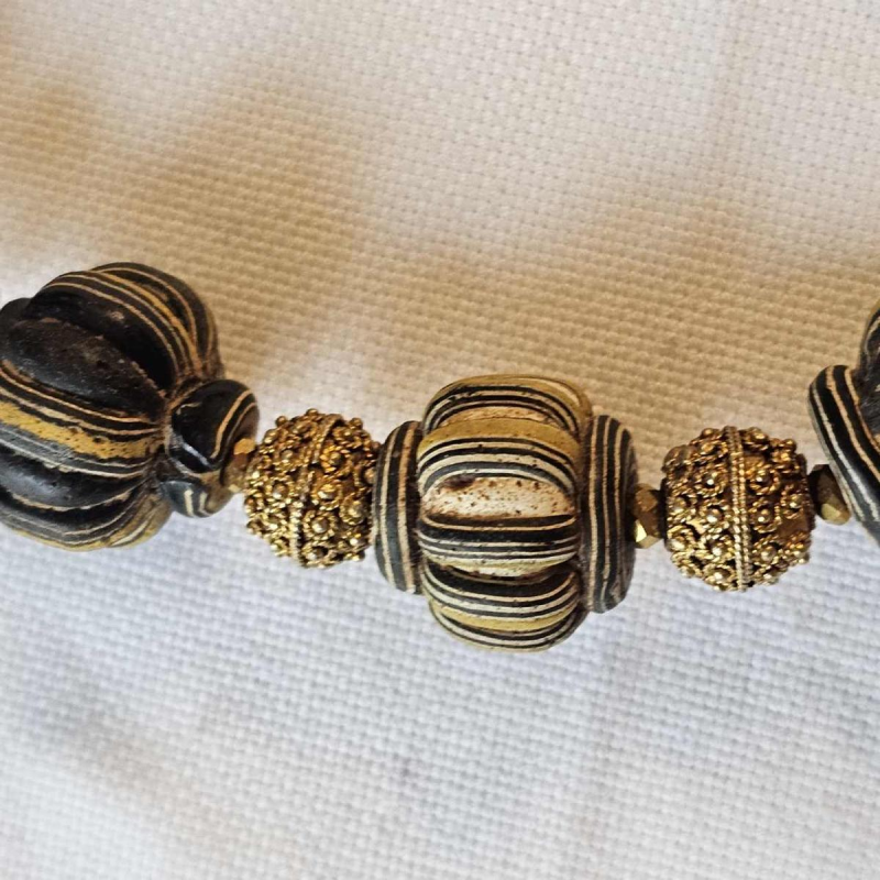 Rare collier de perles afghanes datant d'entre le IXe et le XIIe s