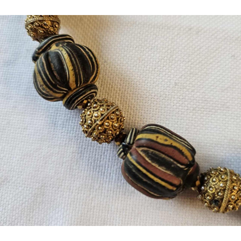 Rare necklace of Afghan pearls dating from between the 9th and 12th century