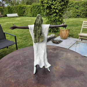 Adama Gandema "Vrouw met sjaal" bronzen sculptuur, Burkina Faso