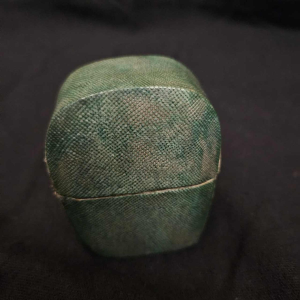 Nécessaire / boîte à parfum de voyage en galuchat, 4 flacons et entonnoir en argent, fin XVIIIe s