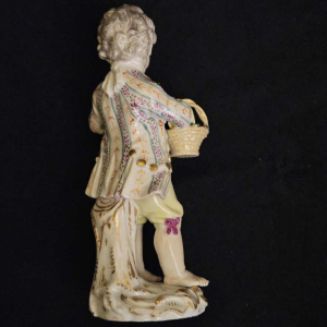 Porcelaine de Meissen, figurine 'L'enfant au panier' Allemagne fin XIXe s