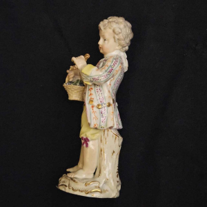 Porcelaine de Meissen, figurine 'L'enfant au panier' Allemagne fin XIXe s