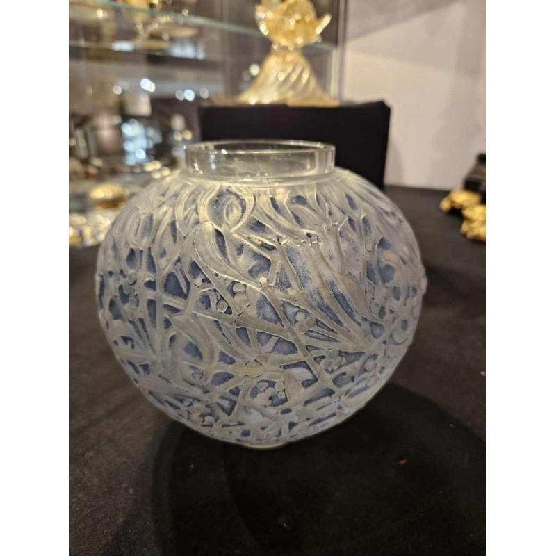 René Lalique, "maretak" vaas blauw glas, geblazen, gegoten en gepatineerd