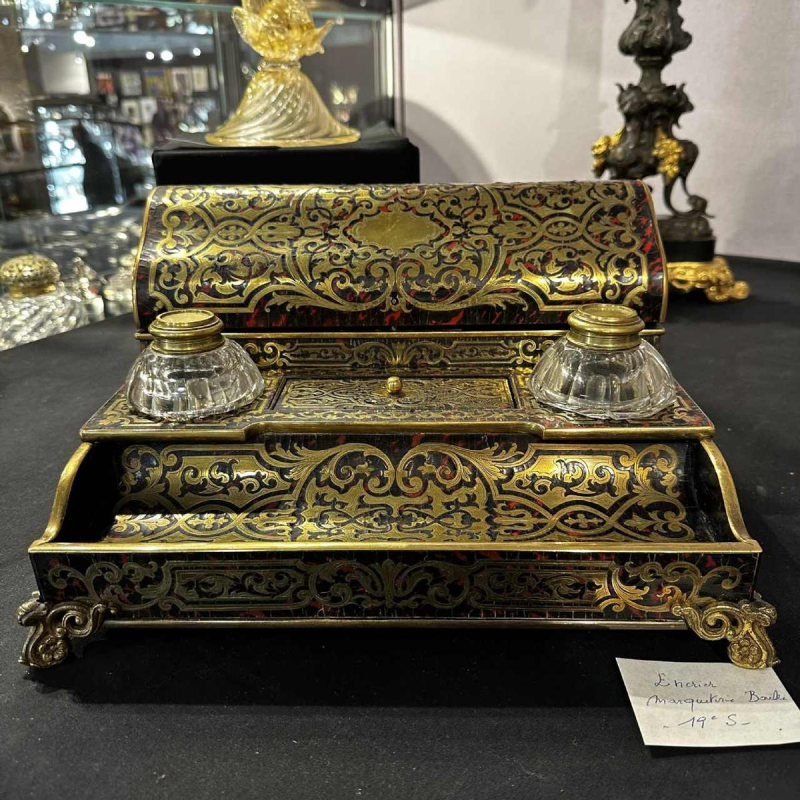 Encrier en écaille de tortue et laiton dans le goût de Boulle, époque Napoléon III, fin XIXe s