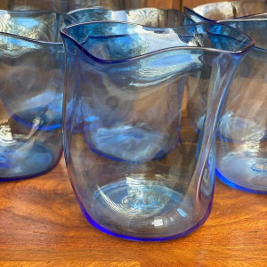 Ebba von Wachtenfelft, 7 verres et carafe en verre soufflé, Suède ca 1960