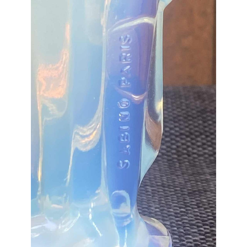 Sabino "Vrouw met schaap" Art Deco sculptuur in opalescent glas, ca 1920