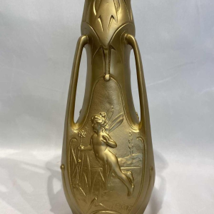 Vases en régule doré, signés Jean Garnier