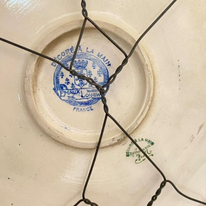 Grote langwerpige keramische schaal, cloisonné email, gedecoreerd met waadvogels, kraanvogels of reigers, ca 1930