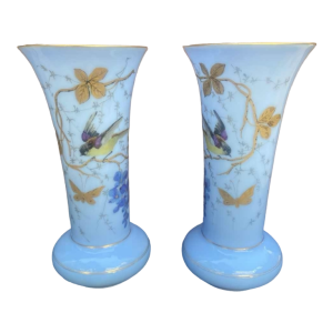 Saint Louis, paire de vases en verre opaline, ca 1940