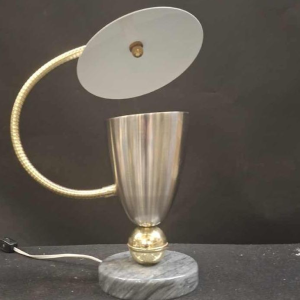 Arteluce, tafel / bureaulamp, gelakt metaal, messing & marmer, ca 1950