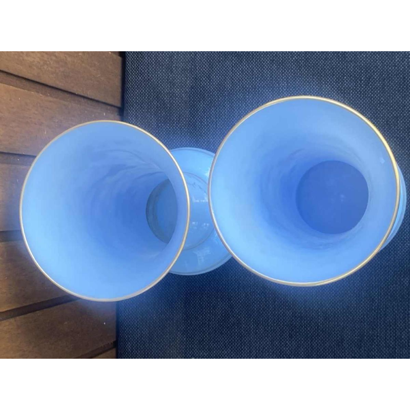 Saint Louis, paire de vases en verre opaline, ca 1940