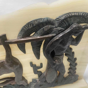 Art Deco bronze en onyx Africanistisch paneel
