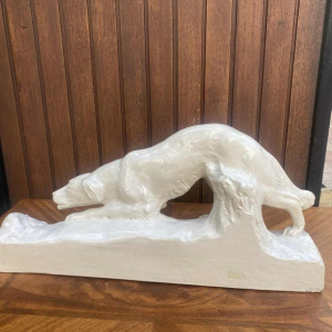 G. Ninin "chien" sculpture en céramique / faïence, blanc craquelé, ca 1930