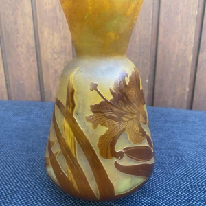 Emile Gallé, Vase Art Nouveau en pâte de verre à décor de Lys, ca 1900