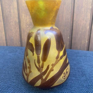 Emile Gallé, Art Nouveau pâte de verre vaas met leliemotief, ca 1900