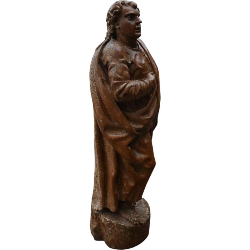 Fruitwood sculpture of a judge or magistrate, 17th century statue